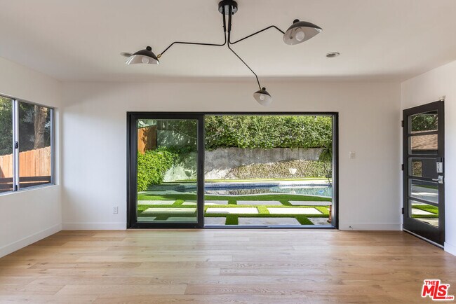 Building Photo - 3424 Primera Ave