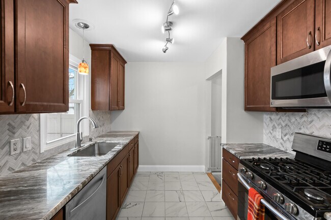 Building Photo - 4521 Thorncroft Ave