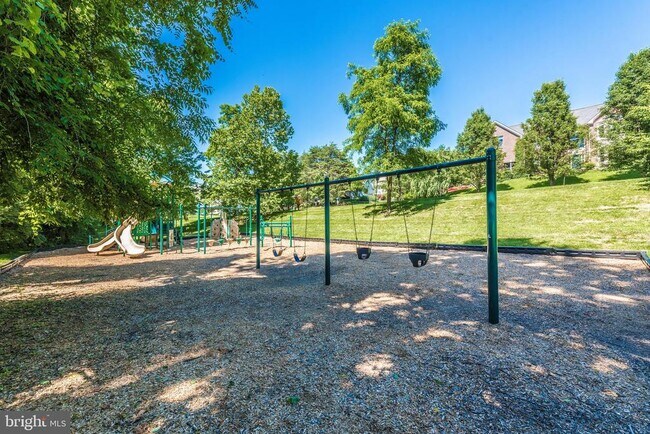 Building Photo - 10247 Redtail Ct