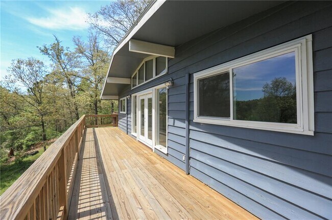 Building Photo - 42 Hope Dr