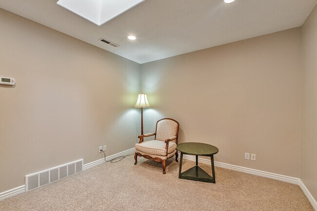 Building Photo - 1306 E 5250 S