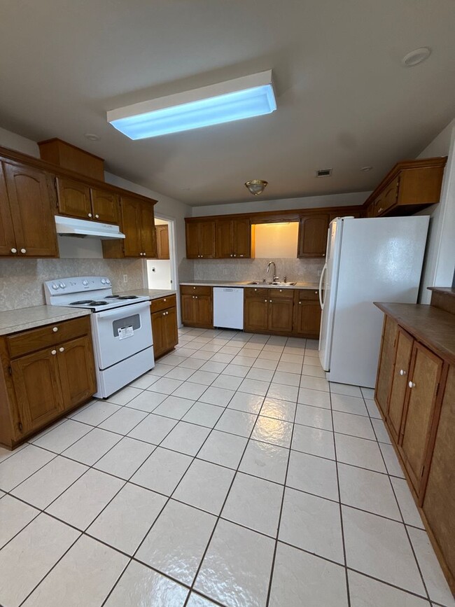 Building Photo - 1304 Ollie Dr