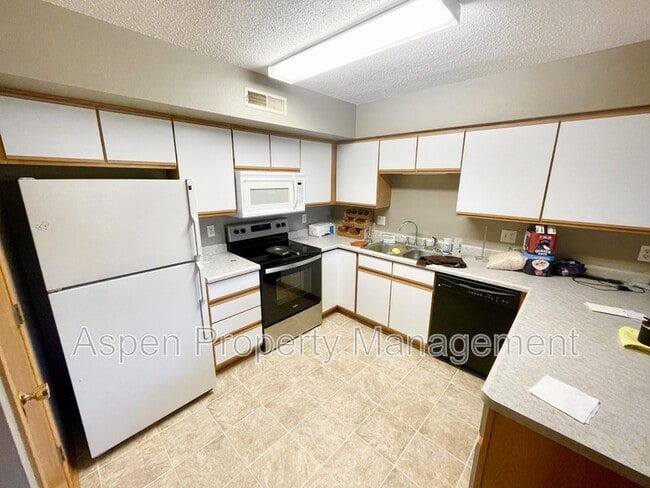 Building Photo - 2262 Holiday Rd