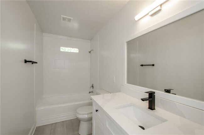 Building Photo - 4244 Lindsey Dr