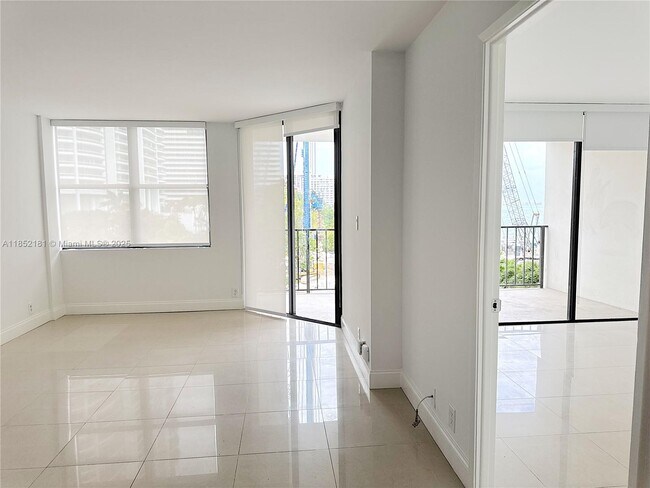 Building Photo - 1865 Brickell Ave