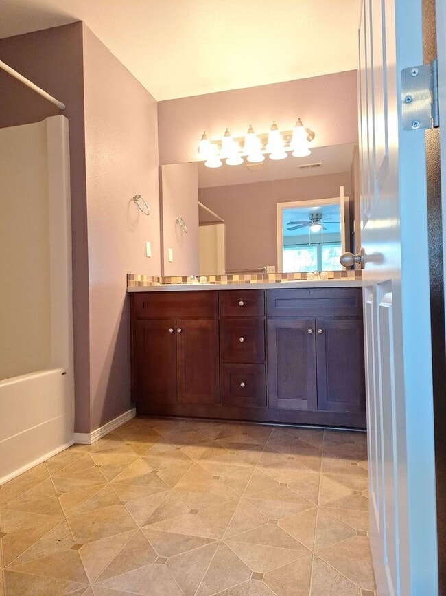 Building Photo - Central Valley Area - 2 Story Home (3Bed, 2.5 Bath)