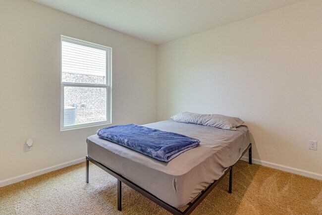 Building Photo - 1034 Limpkin St