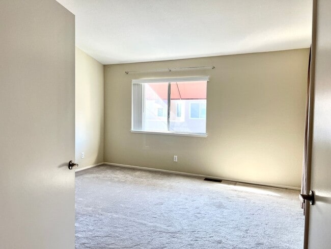 Building Photo - Working from home? This town home has a huge office area and large primary suite... plus a second...