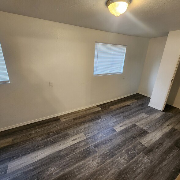 Building Photo - 407 Adams Ln