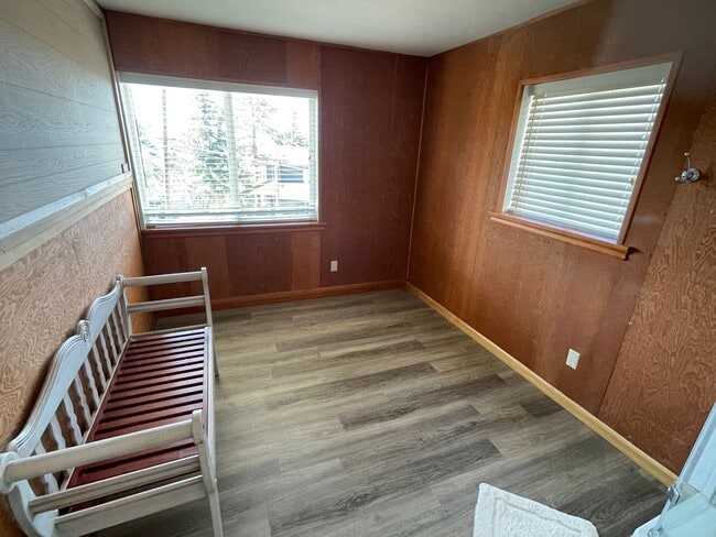 Building Photo - Beautiful townhome available now!