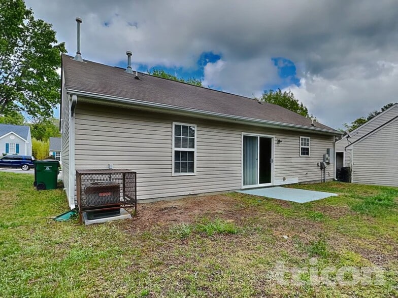 Building Photo - 3008 Westwinds Ct