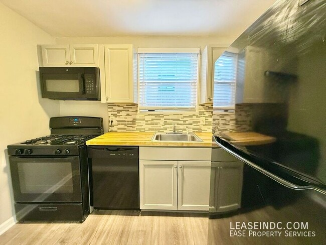 Building Photo - 4407 2nd St NE