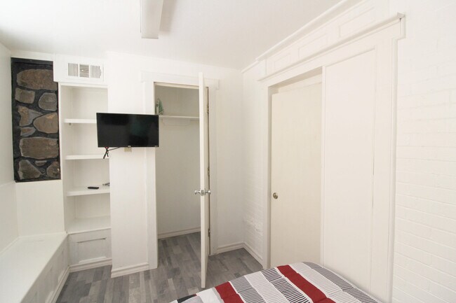Building Photo - 803 Upson Dr