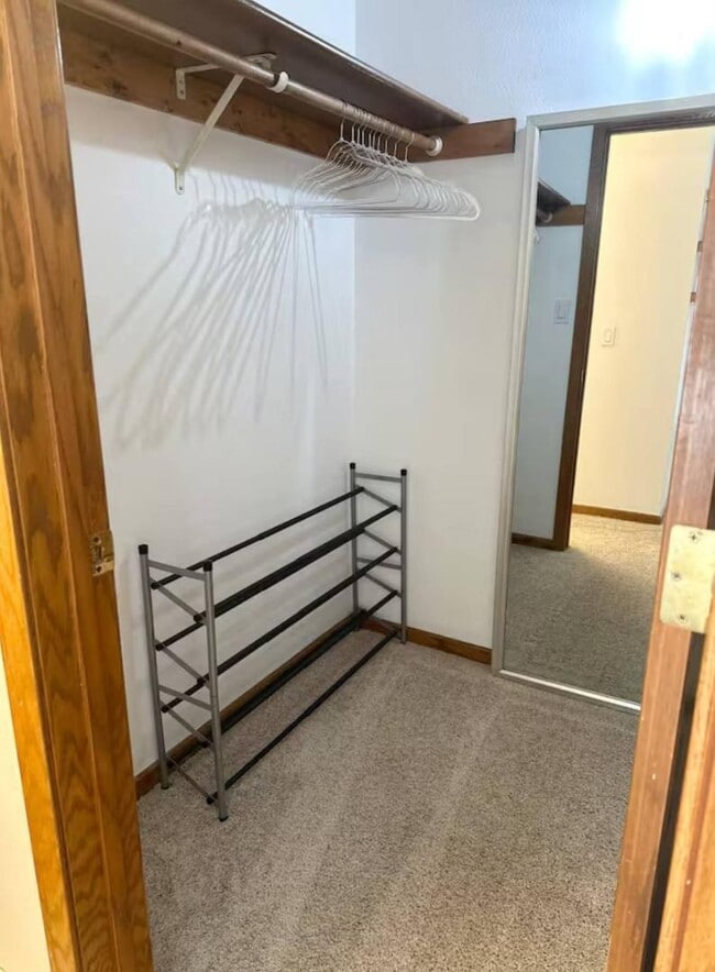 Building Photo - 385 Explorer Ct