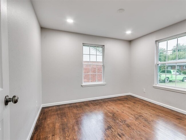 Building Photo - 1429 Casady Ln