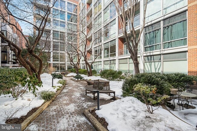 Building Photo - 22 S Front St