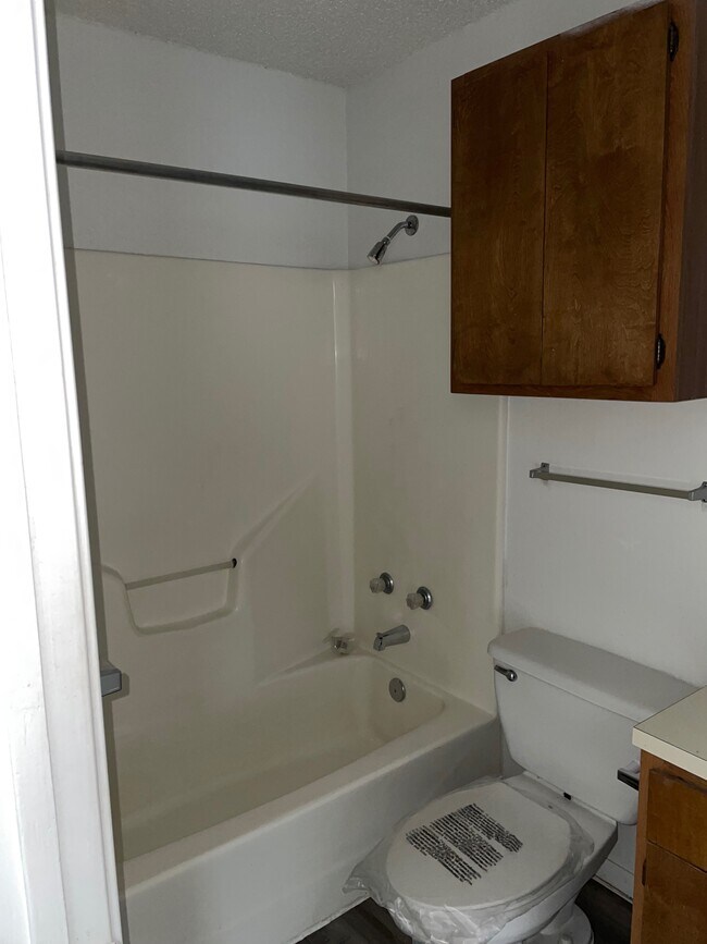 Building Photo - Lakeview Apartments