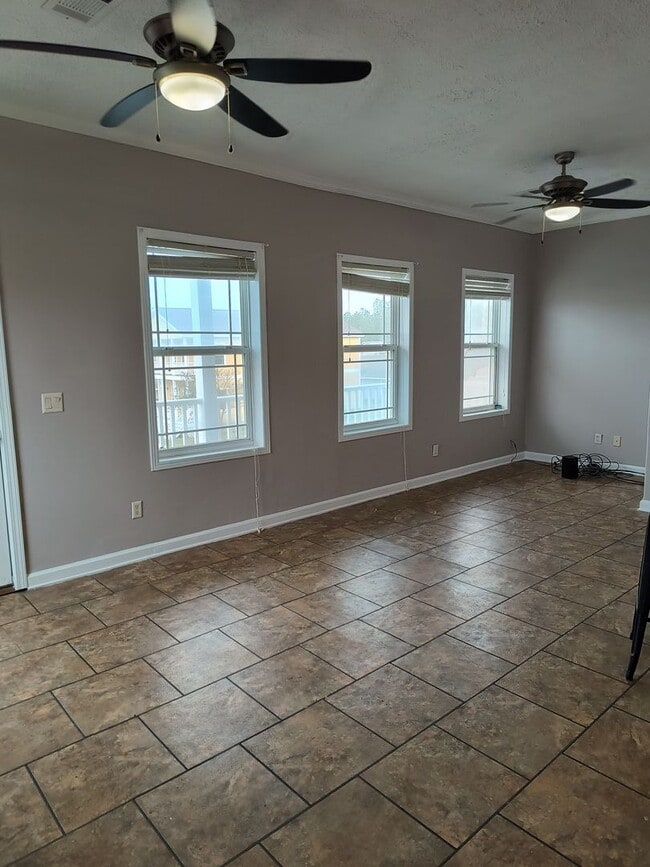 Building Photo - 3 bedroom 2 bathroom townhouse in Ocean Springs