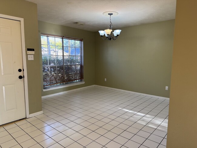 Building Photo - 10811 Cliffton Forge Dr