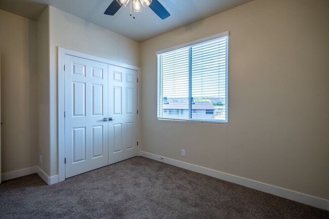Building Photo - Newer Townhome Near Utah Tech