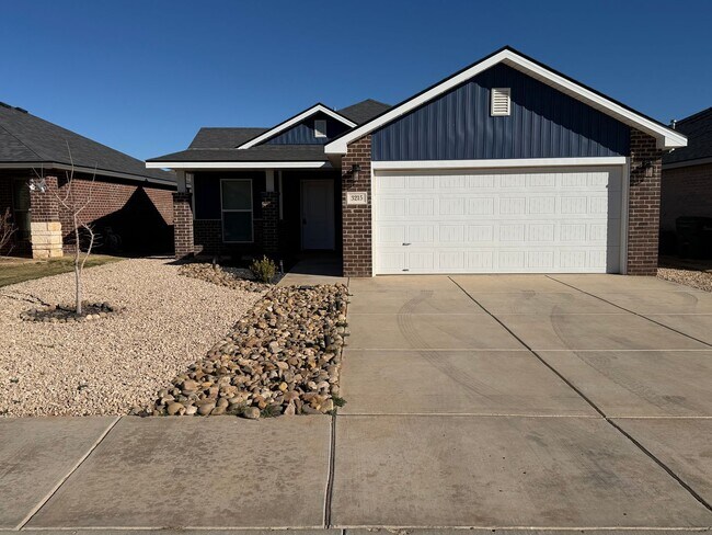 Building Photo - Pre leasing for July: 3/2 located in Upland Crossing!