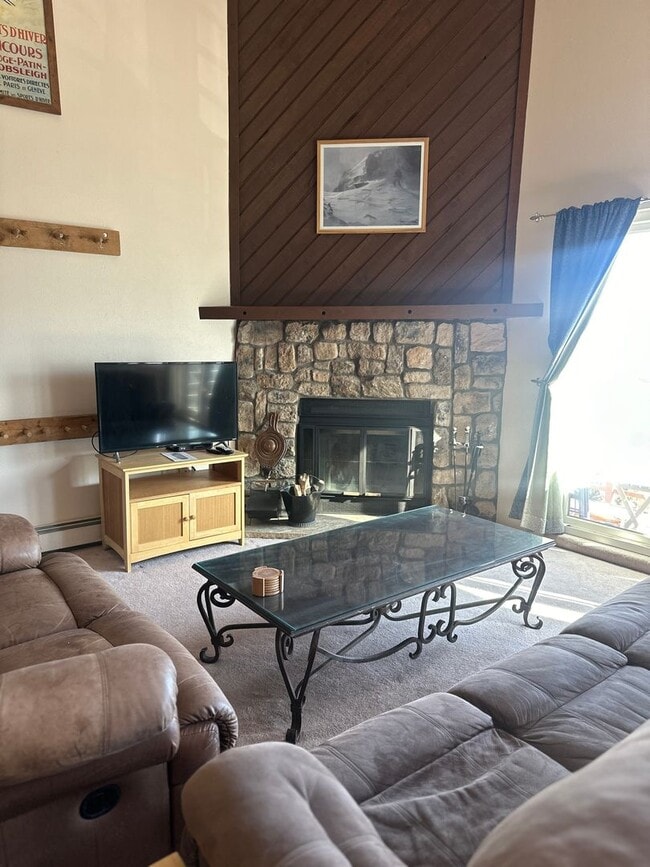 Building Photo - 2 bed plus large loft! All utilities inclu...