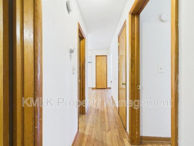 Building Photo - 316 Lynn Dr