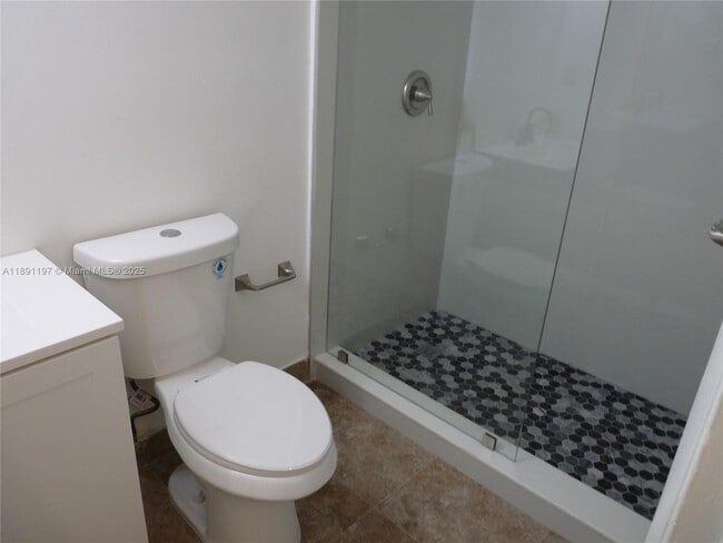 Building Photo - 14601 N Kendall Dr