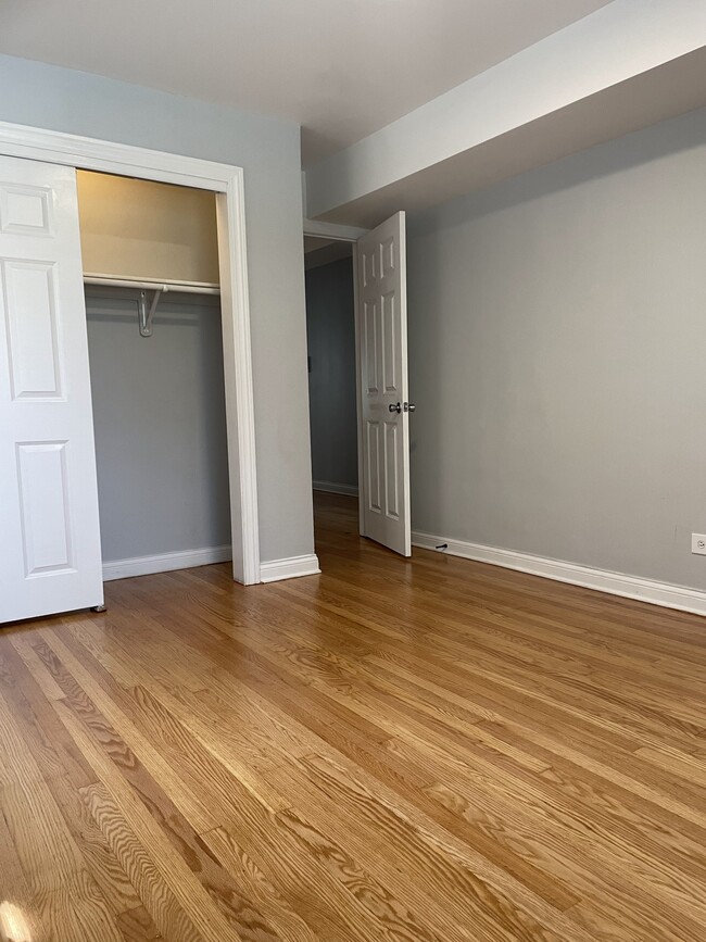 Building Photo - 5839 N Cicero Ave