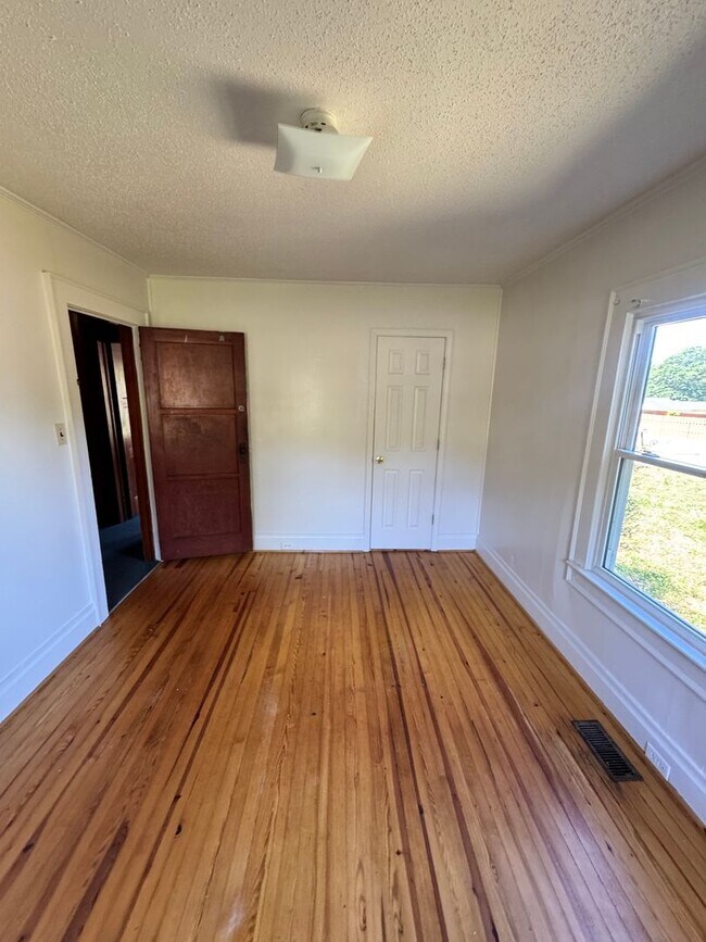 Building Photo - 3/1.5 House in Shelby, NC