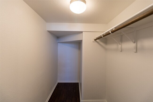 Building Photo - 11801 Jackson Fls Wy