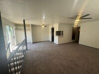 Building Photo - 2 Bed | 1 Bath | Approx. 1,035 Sq Ft