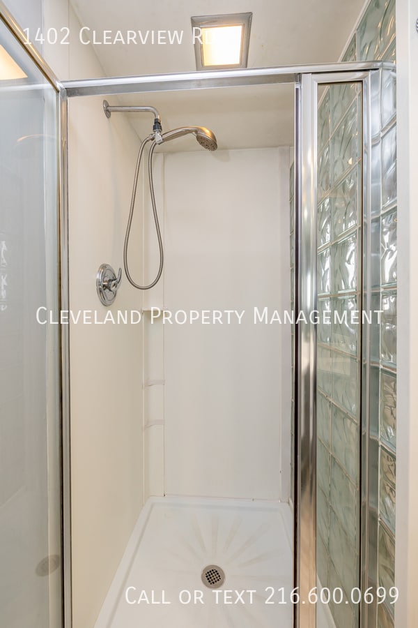 Building Photo - 1402 Clearview Rd