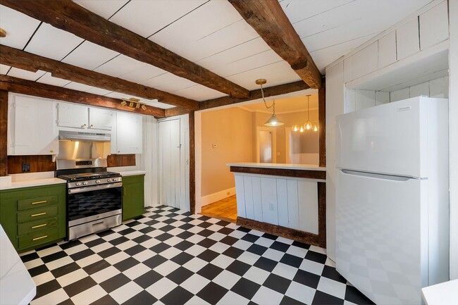 Building Photo - 105-107 Richards