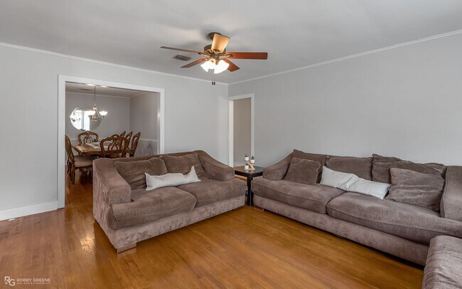 Building Photo - Updated 4-Bed 2-Bath home for lease | Sout...