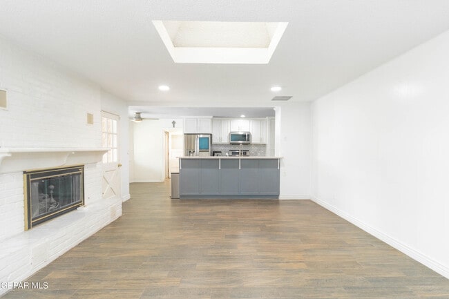 Building Photo - 8608 Catalpa Ln