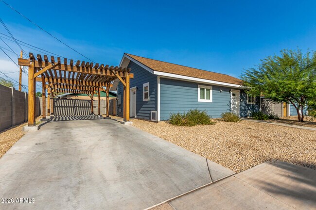Building Photo - 505 N 16th Ave