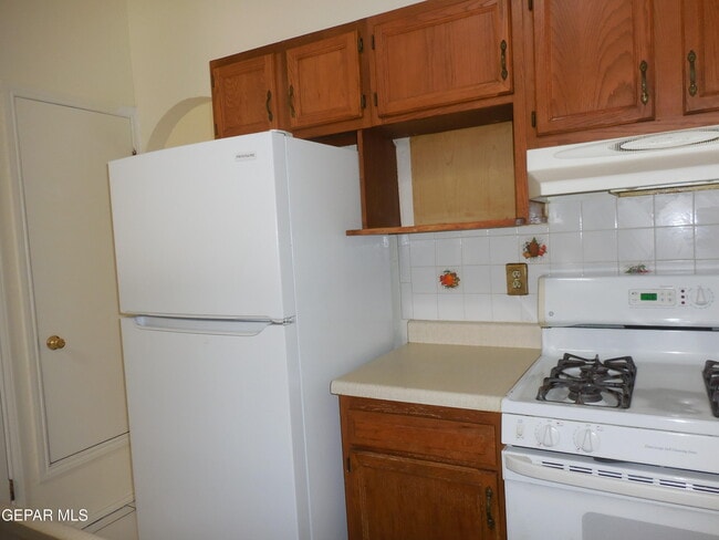 Building Photo - 11392 Lake Erie Dr