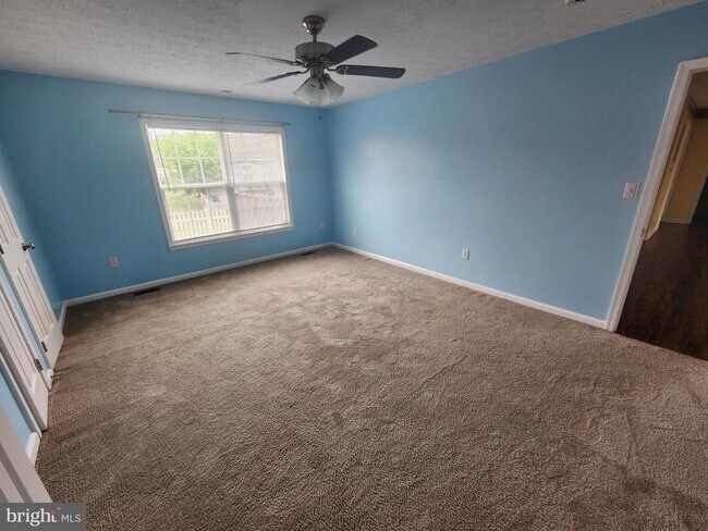 Building Photo - 227 Tather Dr