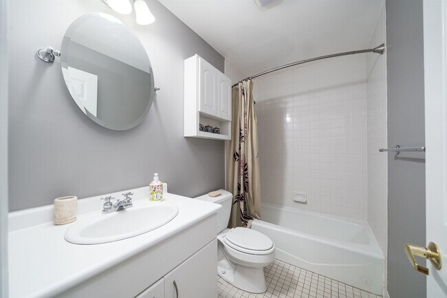 Building Photo - 206 Shearwater Ct W