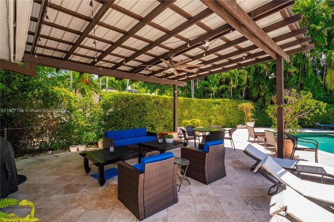 Building Photo - 200 Shore Dr S