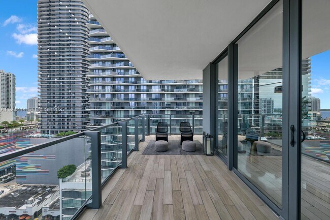 Building Photo - 88 SW 7th St