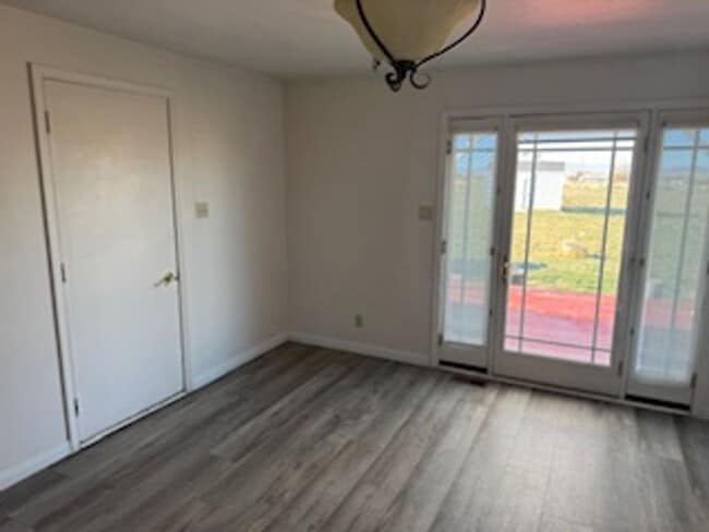 Building Photo - 379 Lawndale Dr