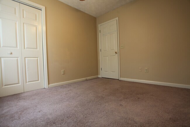 Building Photo - Duplex on Halal Court!