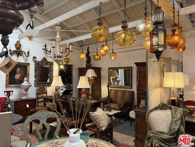 Building Photo - 2252 W Washington Blvd