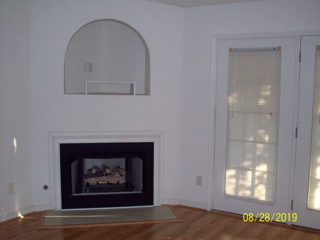 Building Photo - 211 Sandy Run