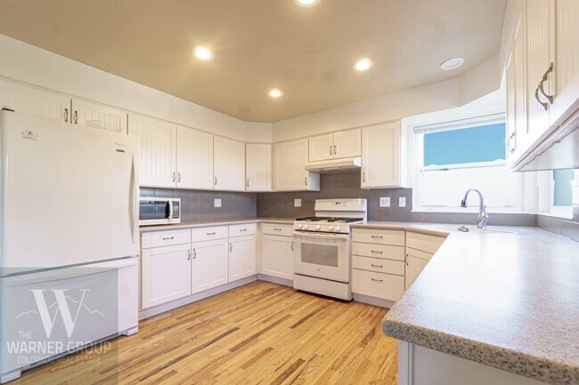 Building Photo - 9631 Stoneglen Dr
