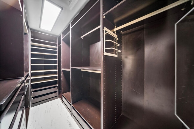 Building Photo - 15580 SW 49th Ct