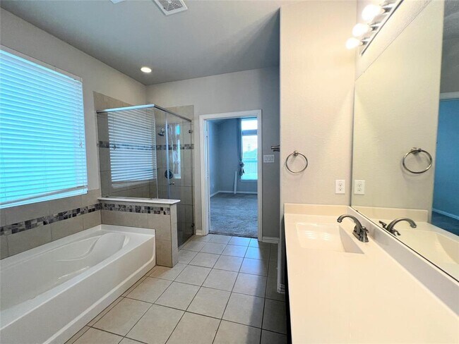 Building Photo - 613 Palmilla St