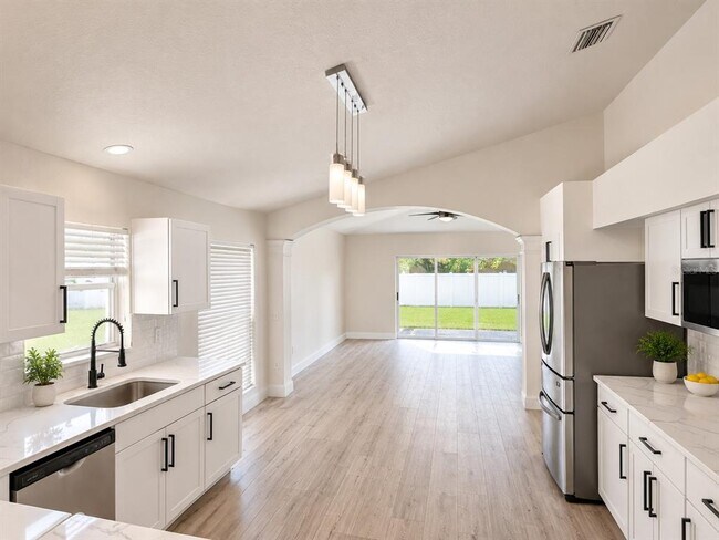 Building Photo - 5704 Grindstone Loop